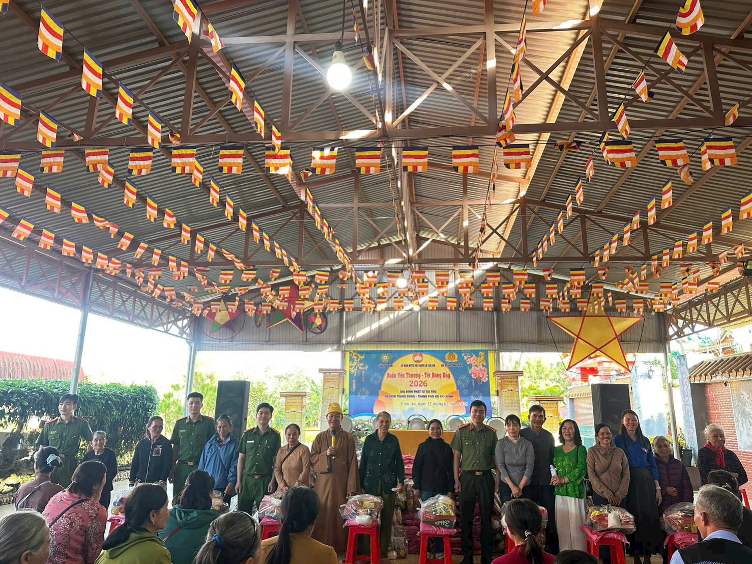 Cửu An: Chùa Quan Âm trao quà Tết nhân ái, Xuân Bính Ngọ 2026